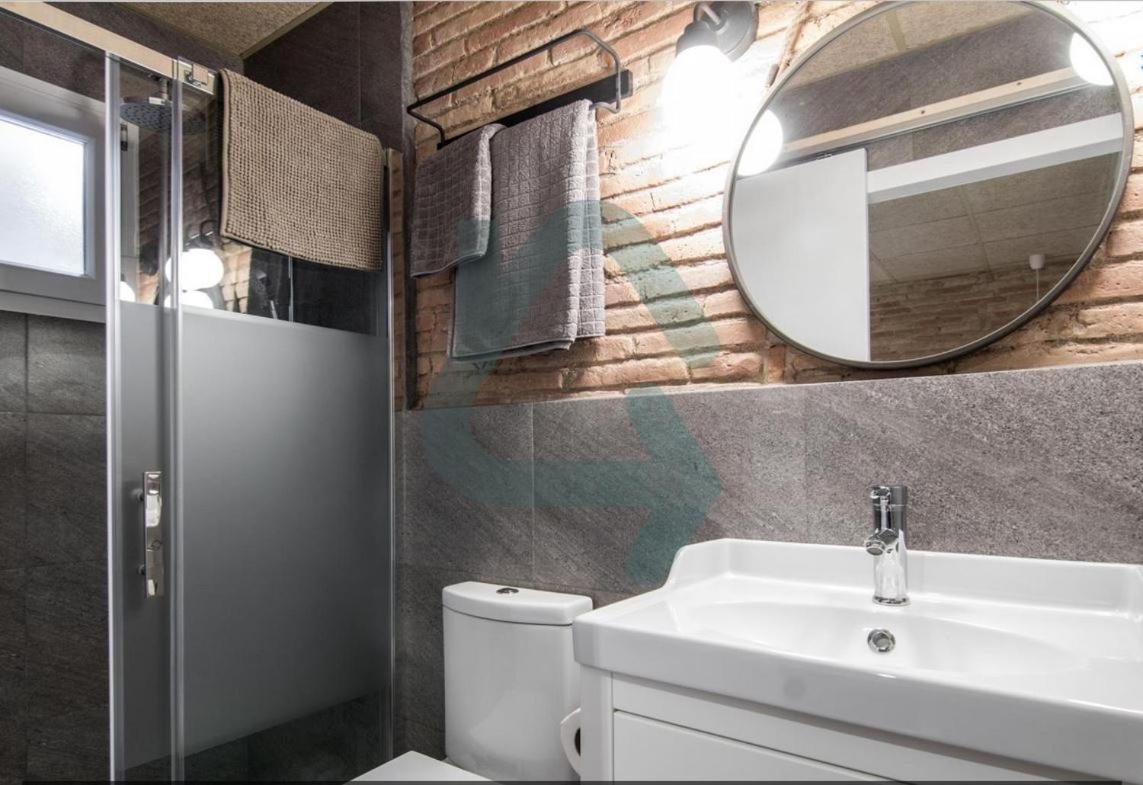Cozy Apartment In Sants Barcellona Esterno foto